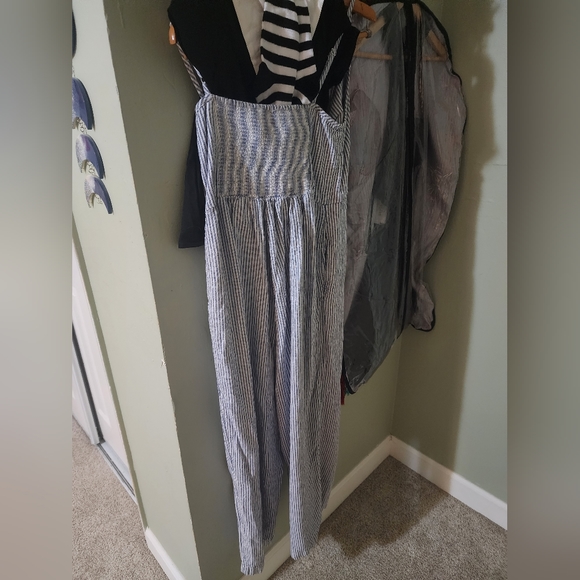 Old Navy Linen Cami Jumpsuit Striped Smocked Cropped Knotted Size Medium Tall - Picture 2 of 2